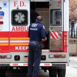 Un paciente apuñaló a paramédico dentro de ambulancia en Nueva York