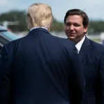 Donald Trump insta a Ron DeSantis a “ocuparse de su estado” y de los altos precios de los seguros: “Vete a casa”