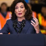 Kathy Hochul a pedido a los neoyorquinos que eviten conducir en Nueva York debido a las alertas de inundaciones