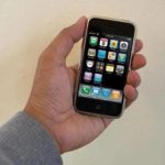 Subasta del primer iPhone de Apple alcanza los 450.000$