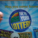 Un hispano de Brooklyn se gana $1 millón de dólares con un ticket instantáneo que compró en Harlem