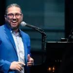 Jaime Lozano le pone ritmo a las historias de los inmigrantes