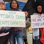 Inmigrantes de NY “tocan la puerta” del senador Schumer para recordarle la urgencia de una reforma migratoria equitativa