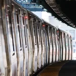 Un hombre sin hogar es acusado de empujar a una mujer al las vías del metro de Manhattan tras seguirla en la estación de trenes