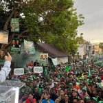 Leonel Fernandez encabezó actividades en Valverde; multitud desafió la lluvia y se lanzó a las calles en apoyo a precandidatos de Fuerza del Pueblo