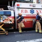 Una explosión de gas en un edificio multifamiliar de Nueva York deja 10 heridos