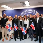 Raquel Peña celebra el béisbol con dominicanos en New York