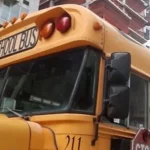 Abuela latina murió atropellada por bus con niños al dejar a sus nietas en la escuela: Queens, Nueva York