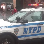 Una lluvia de objetos lanzados por niños desde hotel hieren a mujer y traen helicóptero a Times Square de Nueva York