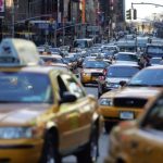 Nueva York aprueba la primera tasa de congestión de EE UU: cobrará 15 dólares por acceder en coche a Manhattan