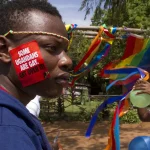 Uganda acuso a EE.UU. de impulsar la “agenda LGBT” tras la imposición de nuevas sanciones