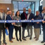 Dominicanos encabezan inauguración Apple Bank en el Alto Manhattan