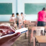 Duma Estatal de Rusia aprueba una ley que prohíbe el uso de teléfonos en las clases escolares