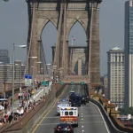 Prohíben vendedores en legendario Brooklyn Bridge de Nueva York