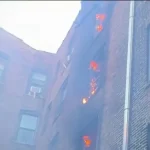 Un incendio se extiende en edificio de apartamentos y deja 10 heridos en Manhattan