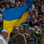 El papa insta a Ucrania a “levantar la bandera blanca” y Kiev le responde que no piensan rendirse