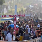 Más de 2.000 migrantes marchan en caravana hacia El Paso