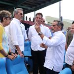 RD: Luis Abinader y Noboa inspeccionan y encienden nuevas luces led del Estadio José Briceño