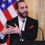 Nayib Bukele anuncia 5,000 pasaportes gratuitos y exención fiscal para profesionales en El Salvador