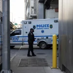 Un hombre es hallado muerto a puñaladas y con un cuchillo a su lado en sótano de hotel de lujo en Manhattan