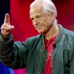 Peter Navarro, exasesor de Donald Trump, pide salir de prisión mientras apela su sentencia por desacato al Congreso