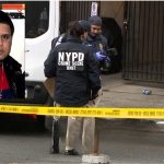 “¡No me dejes morir!”, clamó joven dominicano asesinado por vecino en El Bronx en discusión por un estacionamiento muriendo en brazos de su padre