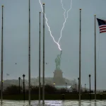 Tormentas dejan un muerto y causan caos en toda el área de NY