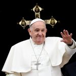 Papa francisco reune a 30 premios Nobel para reflexionar sobre el futuro de la humanidad