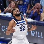 Karl Towns saco la cara y Minnesota extiende la serie ante Dallas