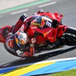 Acosta manda en el Warm Up del GP de Francia; caída de Viñales