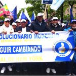 Ministro de Interior, cónsul NY y dirigentes seccional encabezan masiva marcha caravana bajo pertinaz lluvia en cierre de campaña del PRM en el Alto Manhattan