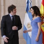 Gobierno español asegura condecoración de Ayuso a Milei “atenta claramente contra la ley”