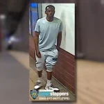 Policía busca un sospechoso por golpear y robar a un hombre en último ataque en el metro de Manhattan