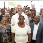 Luis Abinader encabeza lanzamiento proyecto de titulación en Domingo Savio