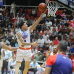 Richard Bautista roza el triple doble en triunfo de Titanes sobre Leones