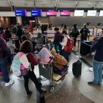 Caos a nivel mundial en aeropuertos, hospitales y bancos por una falla informática que afectó a Microsoft