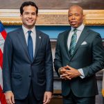 Omar Fernández y Alcalde Eric Adams discuten iniciativas para mejorar condición de dominicanos en Nueva York