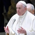 “El Papa Francisco Señala el Lugar Actual de Jesús en el Mundo: ‘Ahora que ha Bajado del Cielo…'”