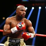 Floyd Mayweather aseguro que podría vencer a Chávez y a su hijo con una mano