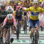 La ciclista neerlandesa Charlotte Kool gano la segunda etapa del Tour de Francia femenino