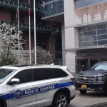 “Asesinados por la espalda en Nueva York: uno acuchillado condujo hasta el hospital y otro fue baleado y cayó en el lugar”