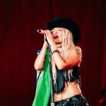 Karol G se despide de sus seguidores tras llevar a cabo su último concierto del año.