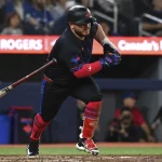 Clase conecta su primer jonrón y los Azulejos eliminan a los Medias Rojas con una victoria de 6-1