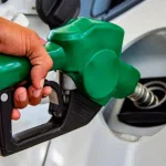 RD: Algunos precios de los combustibles bajan; aquí le decimos