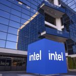 China acusa a Intel de incluir “puertas traseras” en sus chips, intensificando la disputa tecnológica.