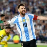 Lionel Messi iguala el récord de tres goles de Cristiano Ronaldo con el equipo argentino