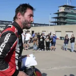 Keanu Reeves debuta en el automovilismo profesional en el Indianapolis Motor Speedway