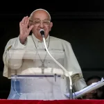 El papa designa 21 nuevos cardenales, aumentando el número de electores para su sucesor.