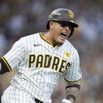 Doble de Manny Machado con bases llenas impulsa a los Padres, quienes eliminan a los Bravos