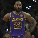 LeBron James pide votar por la demócrata Kamala Harris